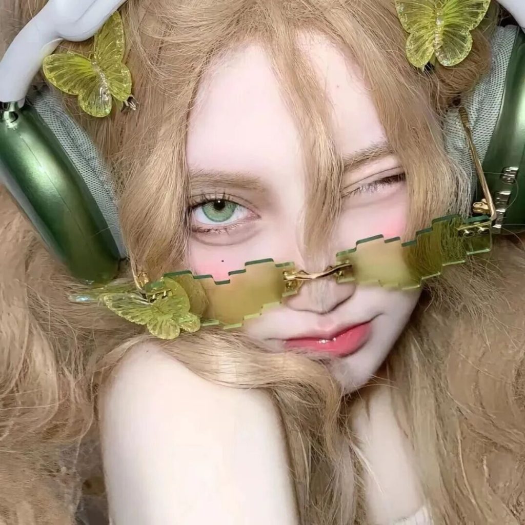 图片[54]-𝙒𝙚𝘾𝙝𝙖𝙩 | 女生头像100张【可直接保存】-优美阁