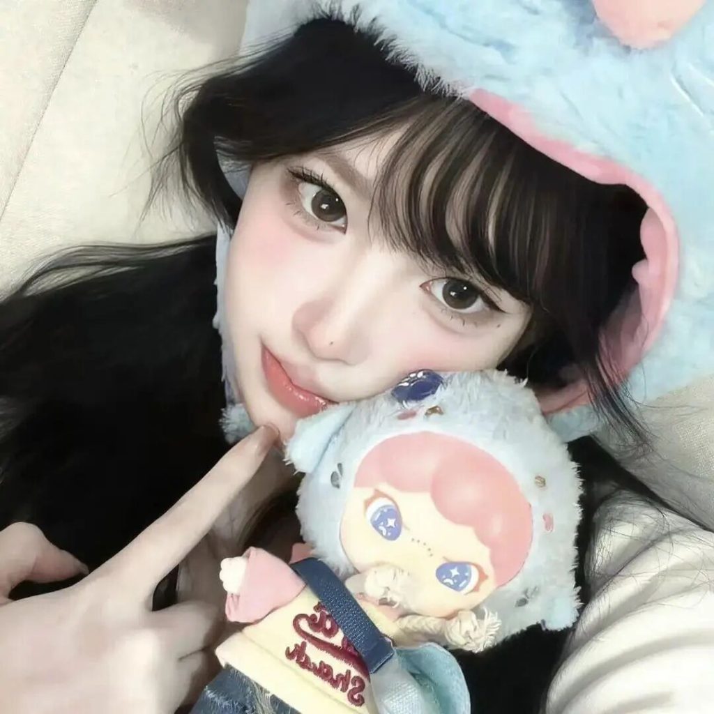 图片[23]-𝙒𝙚𝘾𝙝𝙖𝙩 | 女生头像100张【可直接保存】-优美阁