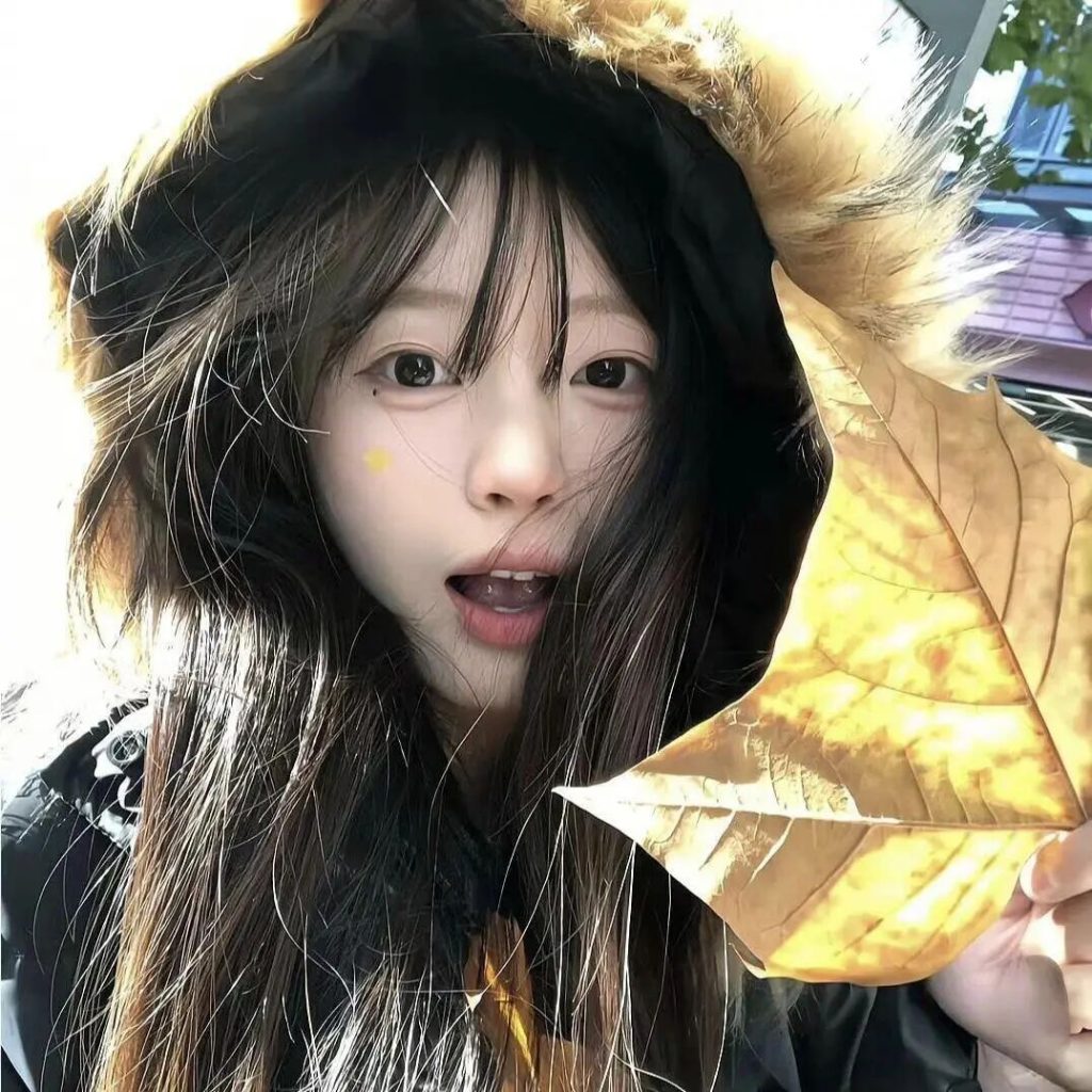 图片[11]-𝙒𝙚𝘾𝙝𝙖𝙩 | 女生头像100张【可直接保存】-优美阁